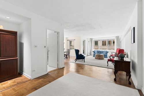 10l-70 E 10th St, New York, NY, 10003-5113 | Card Image
