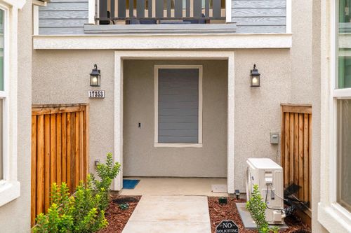 17353 Morning View Dr, Lathrop, CA, 95330-7044 | Card Image