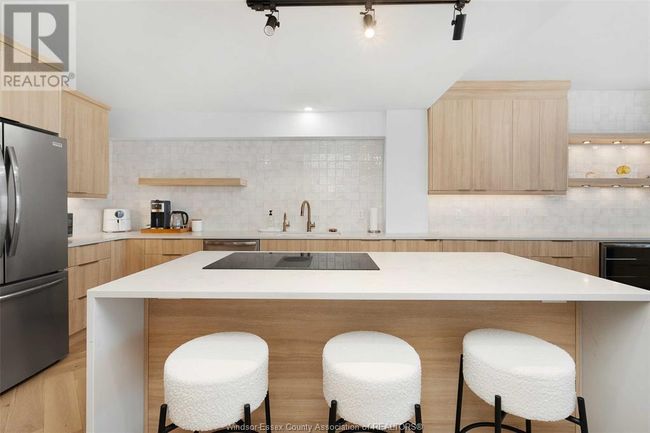 1701 - 515 Riverside Dr W, Condo with 2 bedrooms, 3 bathrooms and null parking in Windsor ON | Image 5