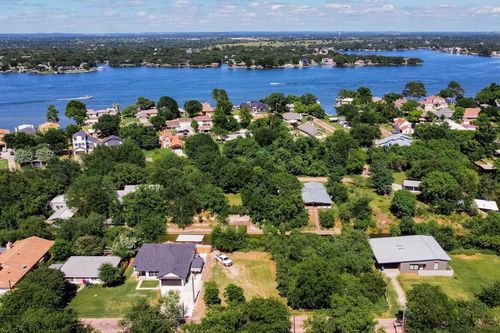 127 Channel Dr, Sunrise Beach, TX, 78643-9324 | Card Image