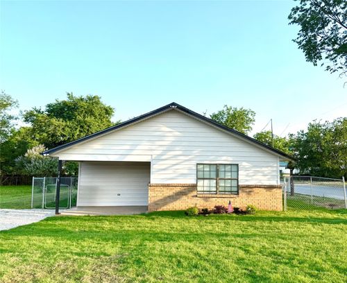 739 W Pine St, Jacksboro, TX, 76458-2234 | Card Image