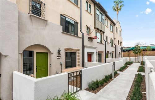 107 Kimberwick Ct, Burbank, CA, 91506-2962 | Card Image