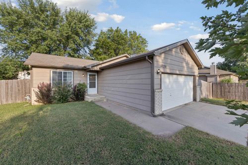 1725 N Socora St, Wichita, KS, 67212-5845 | Card Image