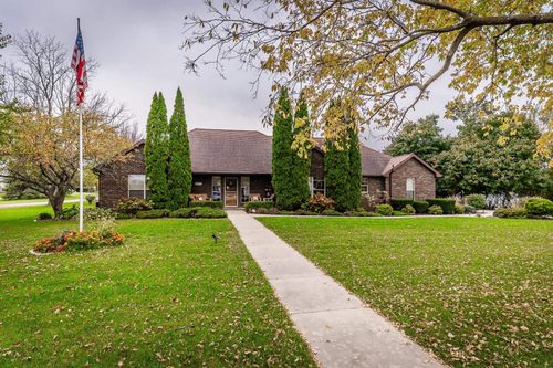 504 E Vine St, Toledo, IA, 52342-2218 | Card Image