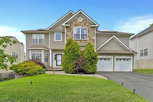 692 Skyline Dr, Lake Hopatcong, NJ, 07849-2452 | Card Image