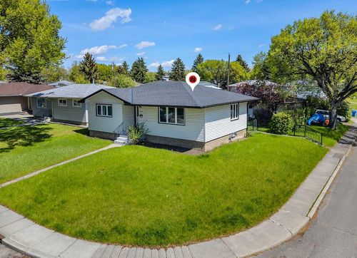 1204 18 St Ne, Calgary, AB, T2E4V9 | Card Image