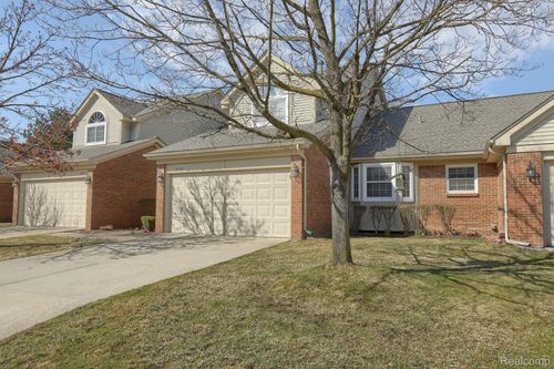 18735 Hilltop Blvd, Riverview, MI, 48193-8080 | Card Image