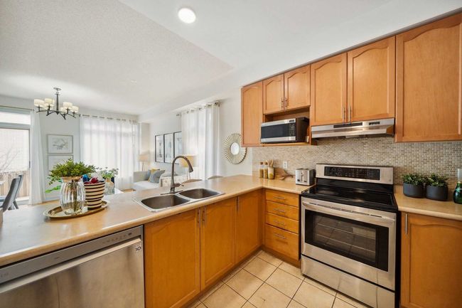 83 Cabernet Rd, House attached with 3 bedrooms, 4 bathrooms and 2 parking in Vaughan ON | Image 7