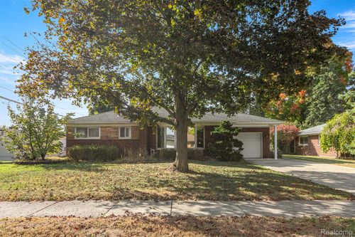 7241 Lucerne St, Dearborn Heights, MI, 48127-1601 | Card Image