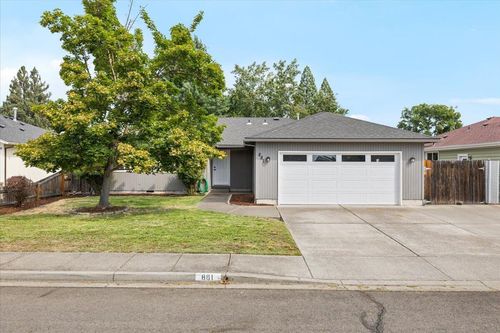 881 Westrop Dr, Central Point, OR, 97502-4820 | Card Image