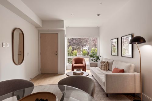 207-378 W 45th Ave, Vancouver, BC, V5Y2W6 | Card Image