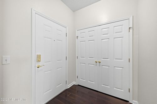 1402-7801 Point Meadows Dr, JACKSONVILLE, FL, 32256-9133 | Card Image