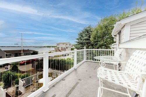 54 Bayview Ave, Fairhaven, MA, 02719-1820 | Card Image