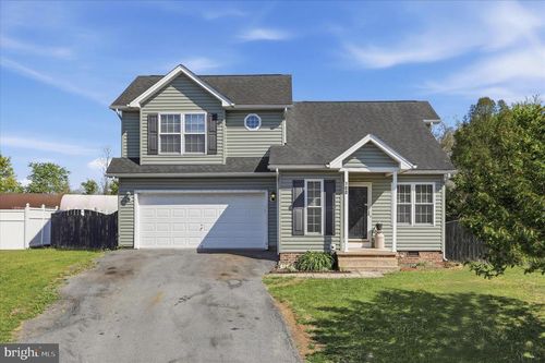 100 Coralberry Dr, MARTINSBURG, WV, 25401-6338 | Card Image