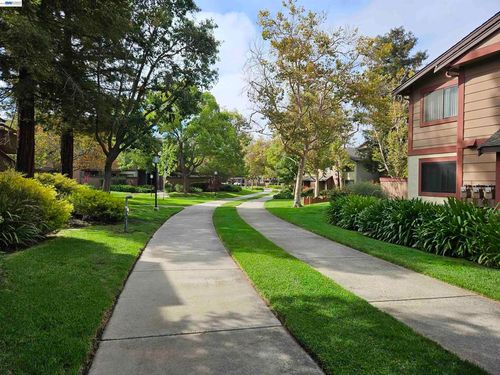 247 E Warren Cmn, Fremont, CA, 94539-7087 | Card Image