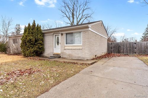 27040 Stacy St, Taylor, MI, 48180-4824 | Card Image