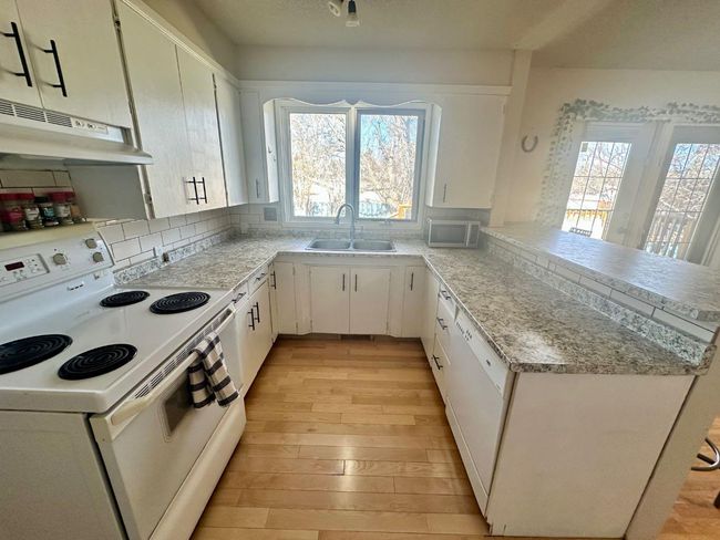 27 Laval Pl W, House detached with 6 bedrooms, 2 bathrooms and 4 parking in Lethbridge AB | Image 16
