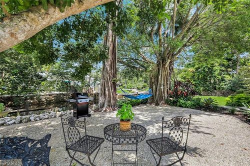 27292 East Dr, BONITA SPRINGS, FL, 34135-4933 | Card Image