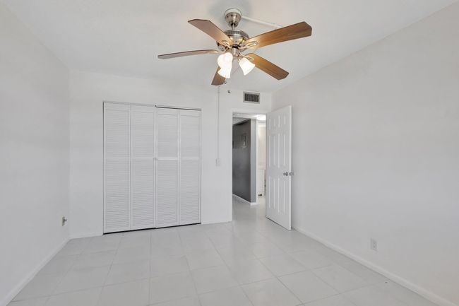 110 Sheffield E, Condo with 2 bedrooms, 2 bathrooms and null parking in West Palm Beach FL | Image 13