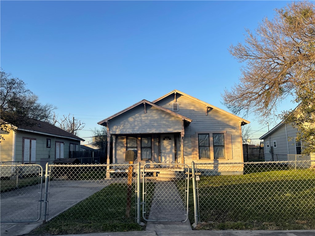 5th St, Bishop, TX 78343