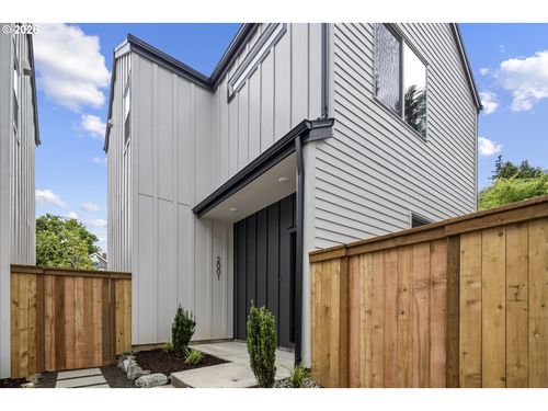 2001 Sw Moss St, Portland, OR, 97219-2607 | Card Image