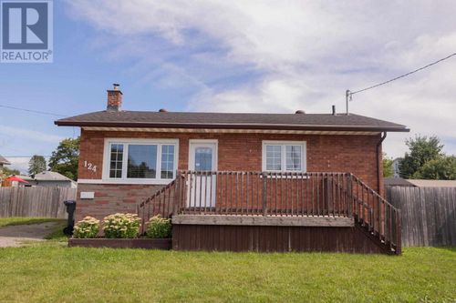 124 Mcfadden Ave, Sault Ste. Marie, ON, P6C4T2 | Card Image