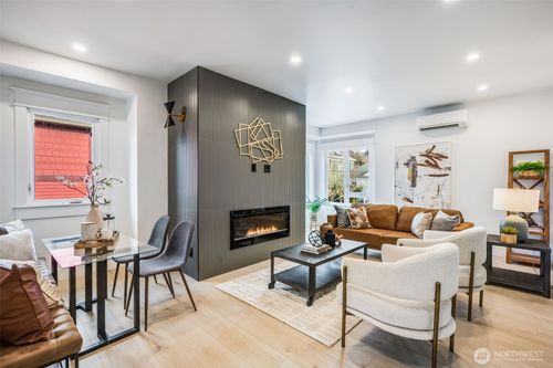 4205 5th Ave Nw, Seattle, WA, 98107-5015 | Card Image