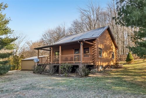 2977 Jay Dr, New Castle, PA, 16101-9680 | Card Image