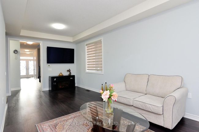 23 Falling Leaf Dr, House attached with 3 bedrooms, 4 bathrooms and 2 parking in Caledon ON | Image 6