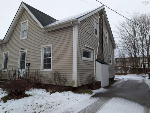 52 Queen St, Truro, NS, B2N2B1 | Card Image