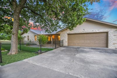 2806 Oak Ridge Drive, House other with 3 bedrooms, 2 bathrooms and 2 parking in Horseshoe Bay TX | Image 3