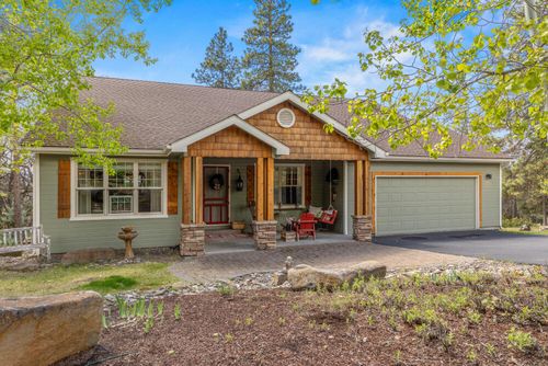 10704 Kestrel Rd, Klamath Falls, OR, 97601-8654 | Card Image