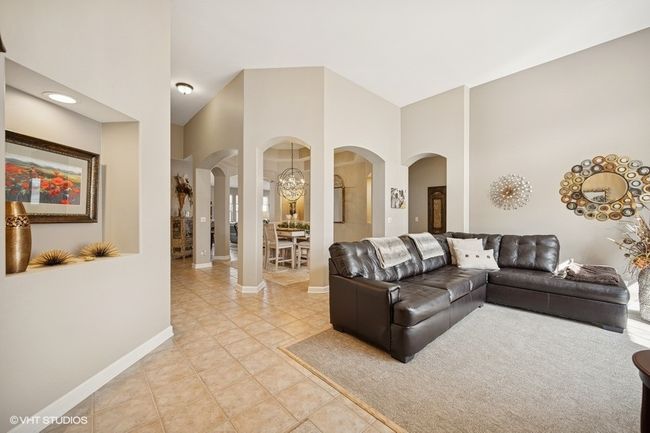 5582 Chapel Hl, House other with 3 bedrooms, 2 bathrooms and 2 parking in Gurnee IL | Image 4