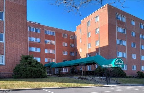 202-16100 Van Aken Blvd, Shaker Heights, OH, 44120 | Card Image