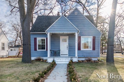 3474 Mccracken St, Norton Shores, MI, 49441-4252 | Card Image