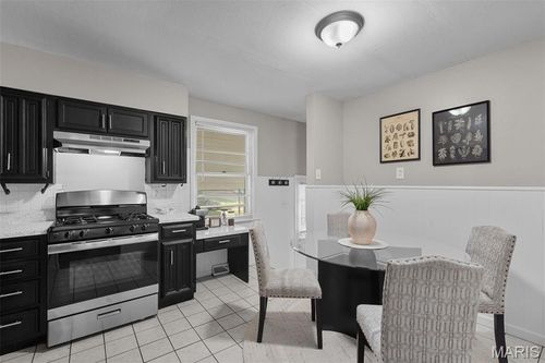 610 Superior Dr, Ferguson, MO, 63135-2035 | Card Image