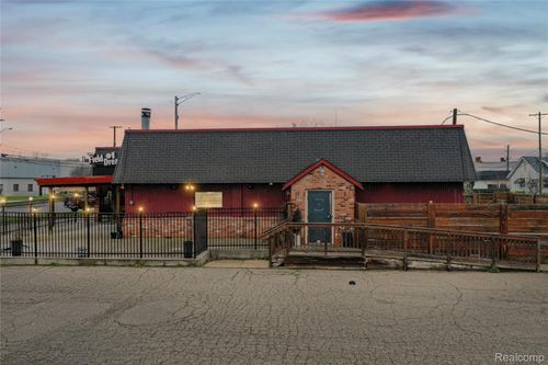 1090 Rochester Rd, Troy, MI, 48083-2831 | Card Image