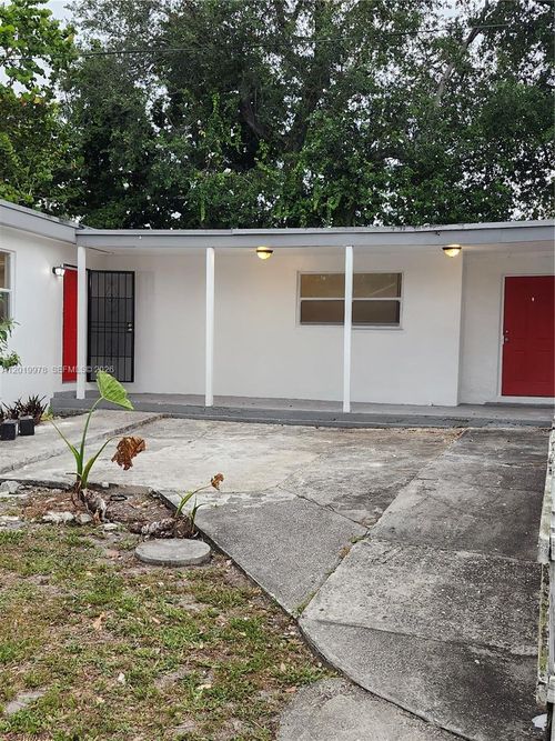 551-551 Ne 139th St, North Miami, FL, 33161-3109 | Card Image
