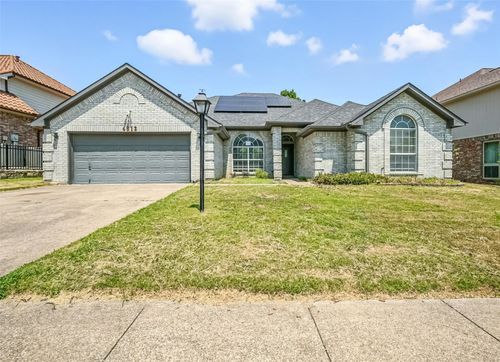 6813 Greenleaf Dr, North Richland Hills, TX, 76182-7047 | Card Image
