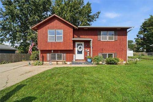 505 Maplewood Dr, Center Point, IA, 52213-9625 | Card Image