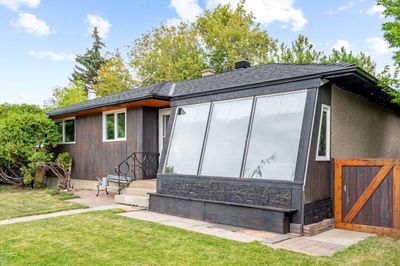 4832 Worcester Dr Sw, House detached with 5 bedrooms, 2 bathrooms and 2 parking in Calgary AB | Image 2