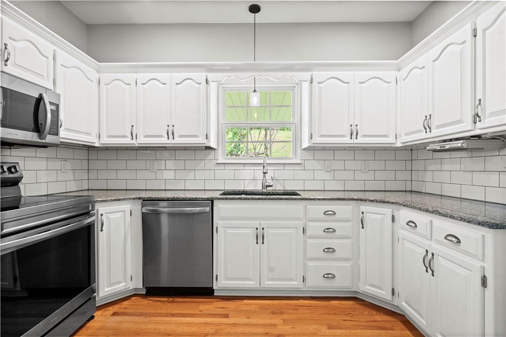 Kindred Dr, Smithville, MO 64089