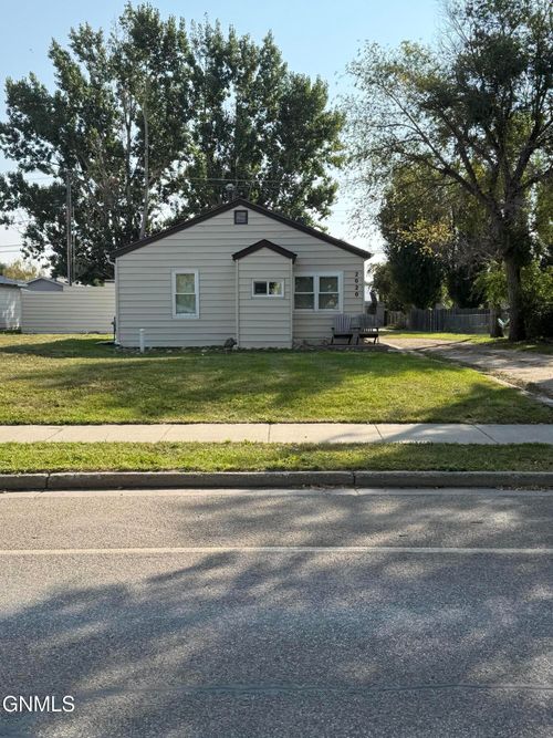 2020 University Ave, Williston, ND, 58801-3680 | Card Image