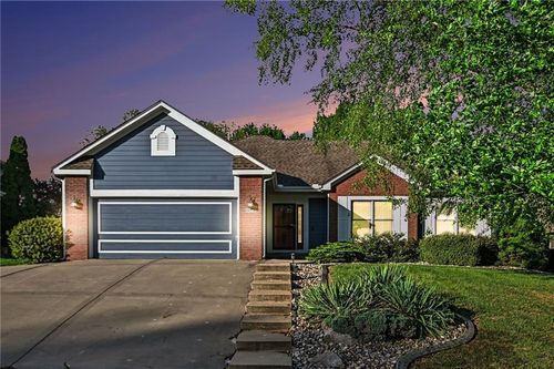 823 Ne 102nd St, Kansas City, MO, 64155-3747 | Card Image