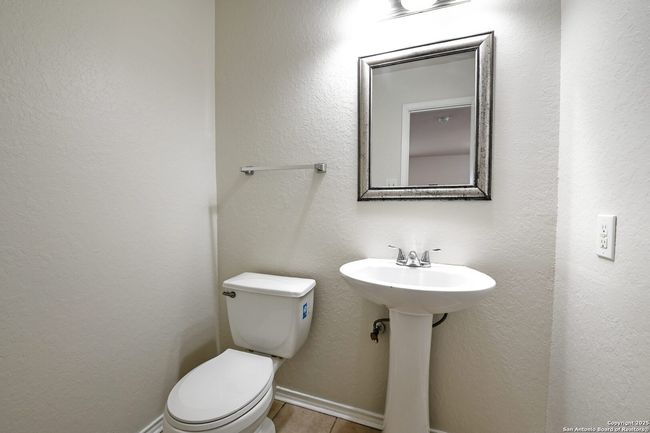 9042 Twinceek Farm, House other with 3 bedrooms, 3 bathrooms and null parking in Converse TX | Image 7