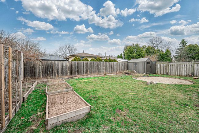 702 Castleguard Cres, House other with 4 bedrooms, 2 bathrooms and 4 parking in Burlington ON | Image 39