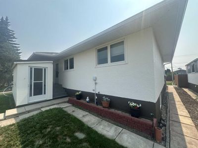 413 6 Ave W, House detached with 3 bedrooms, 2 bathrooms and 4 parking in Hanna AB | Image 2