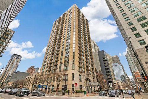 1907-70 Huron St, Chicago, IL, 60654-3863 | Card Image