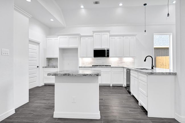 201 Big Spring Dr, House other with 5 bedrooms, 3 bathrooms and 2 parking in Anahuac TX | Image 10