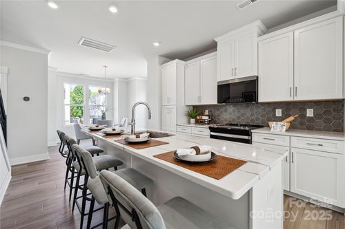 39-2009 Clarksdale Dr, Charlotte, NC, 28206-4059 | Card Image